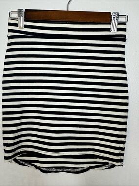 H&M Divided Black and White Striped Skirt XS